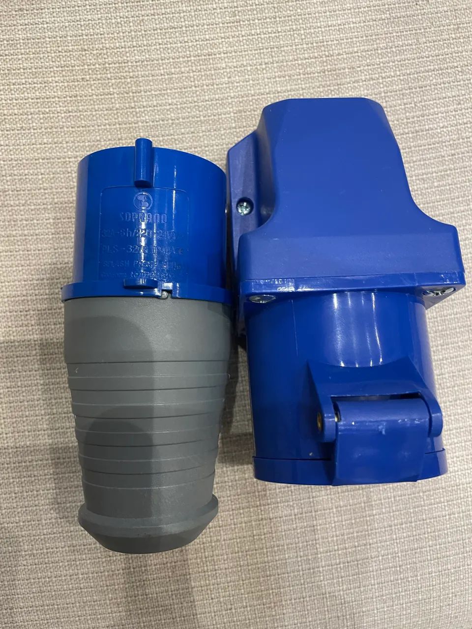 Tomada trifásico 3pinos 32A64842822861569120