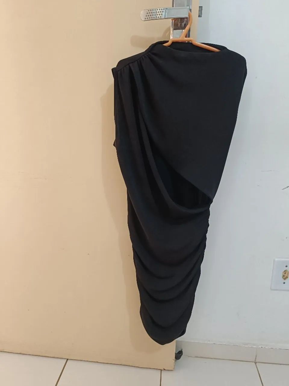 Vestido ZARA preto com cut out - Foto 2