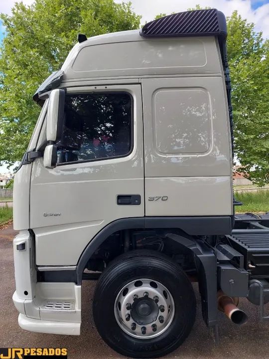 volvo fm 370 automático 6x2 completo teto alto ano 2011 - Foto 5