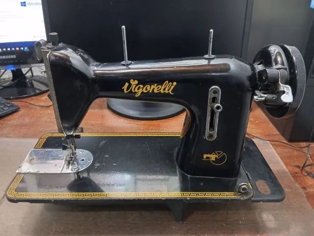 Torro máquina costura vigorelli em ótimo estado por 140 reais vista Pix ou grana Wats 41 9 - Foto 3