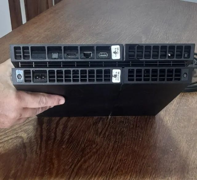 PS4 com DEFEITO - liga e na mesma hora desliga - Foto 3