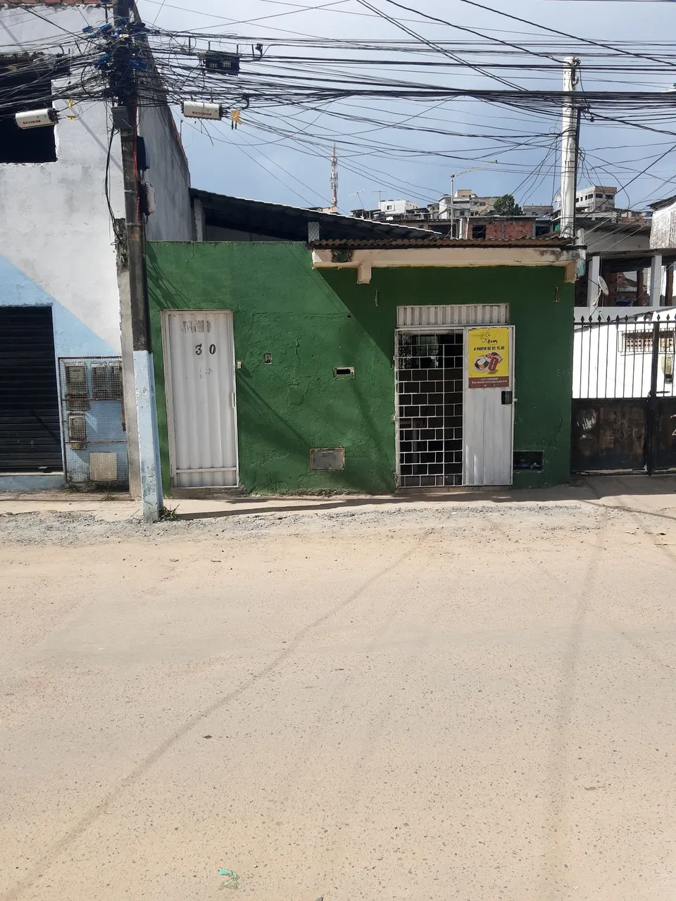 Vendo casa com um ponto comercial 205 mil avista contrato de compra e venda