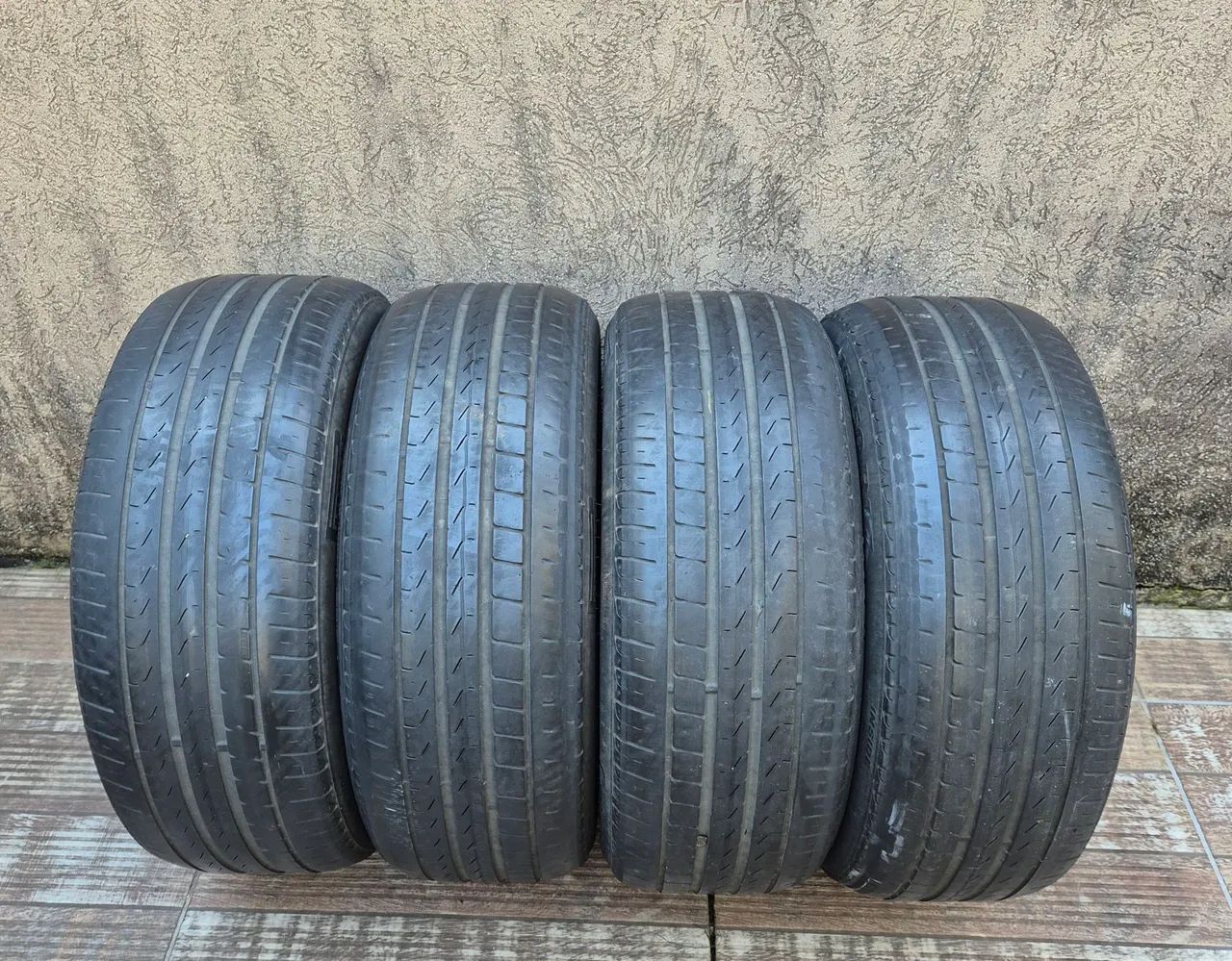 Jogo de Pneus  Usados  Aro 17 Pirelli Cinturato 215/50 R17 91V - Foto 2