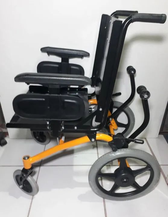 Cadeira de Rodas Monobloco Com Reclinação 