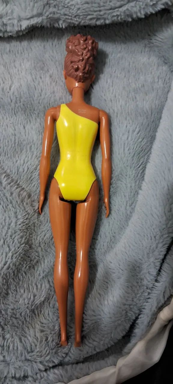 Boneca Barbie color reveal - Foto 2