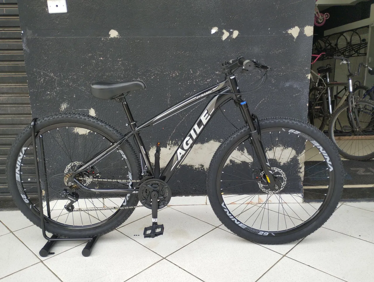 Bicicleta Nova Aro 29 Agile Dynamic / 21V - Freio a Disco - Quadro em Alumínio - Suspensão
