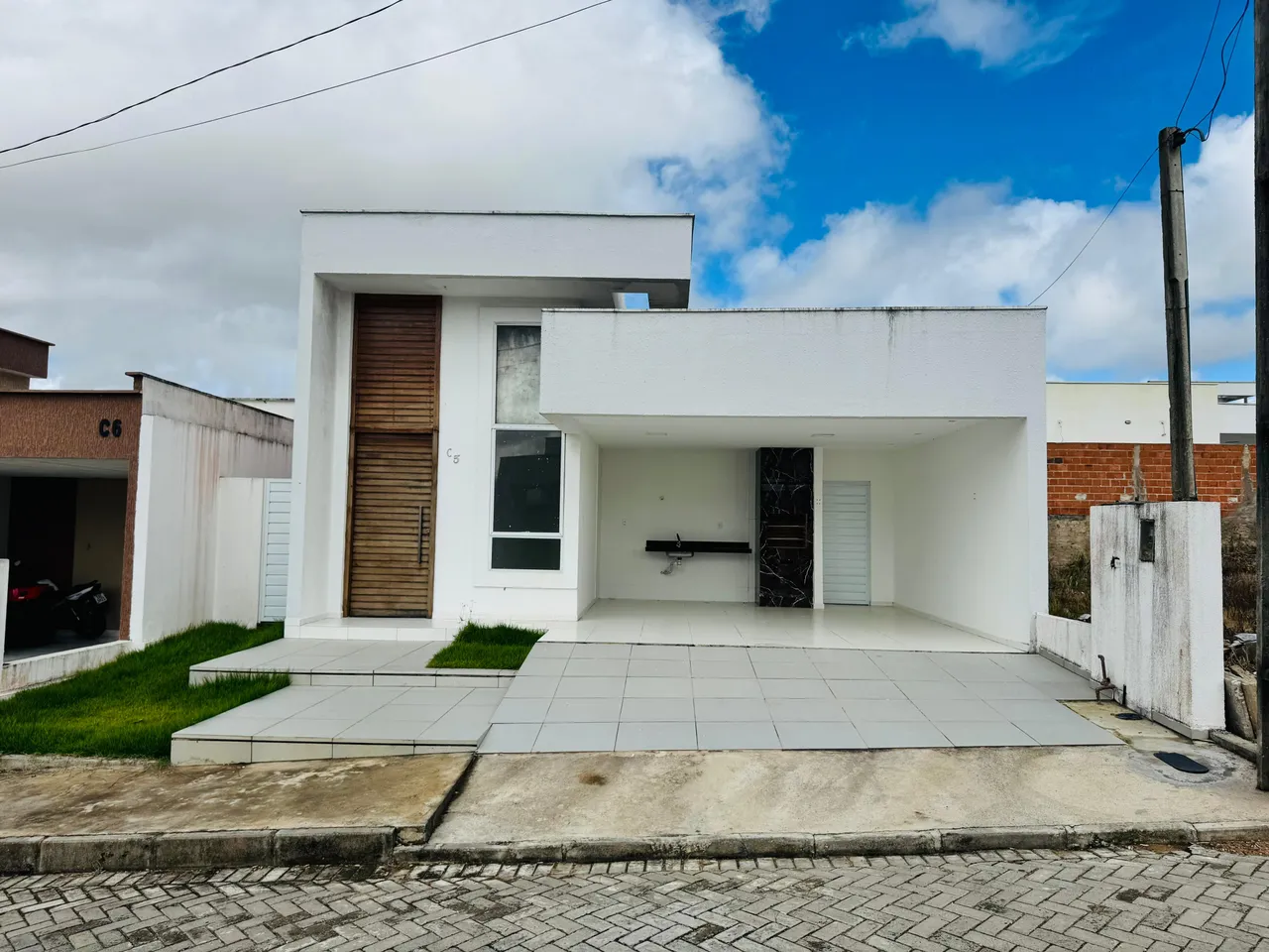 Imóvel para aluguel possui 150 metros quadrados com 3 quartos em Massaranduba - Arapiraca