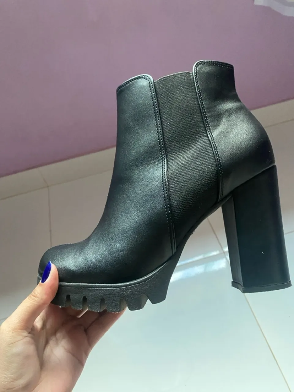 Bota preta de salto alto