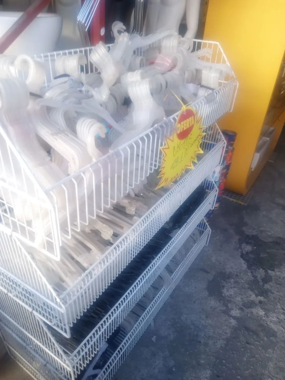 Cabides Plásticos para Lojas - Oferta Imperdível!