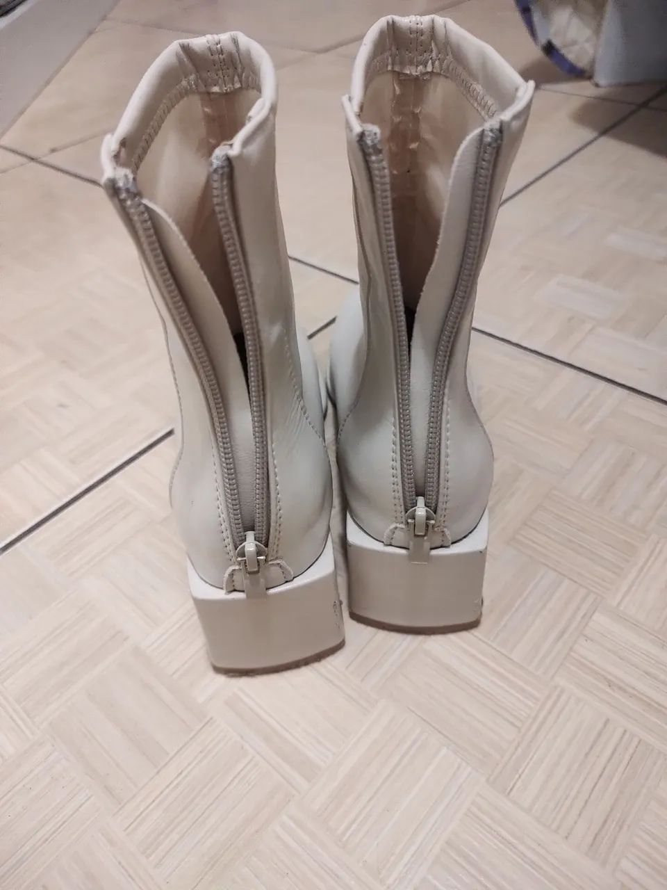 Bota Feminina Off white tam 33  - Foto 2