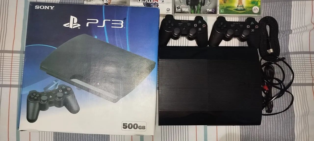 PS3 500GB com 2 controles e KIT com 8 Jogos