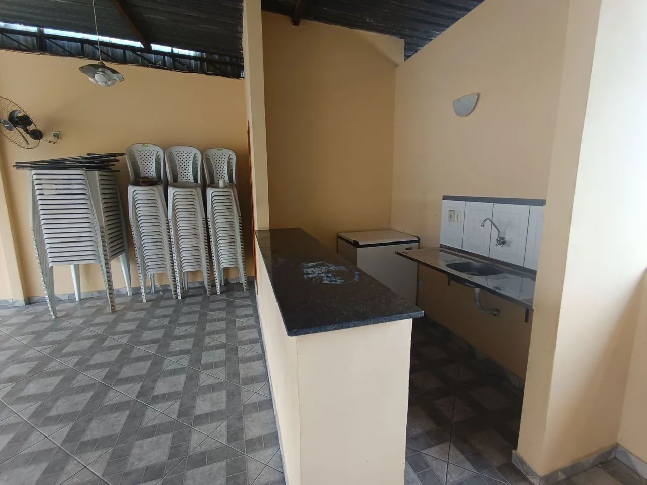 //Casa com Ponto Comercial - quintal e garagem  - Foto 3
