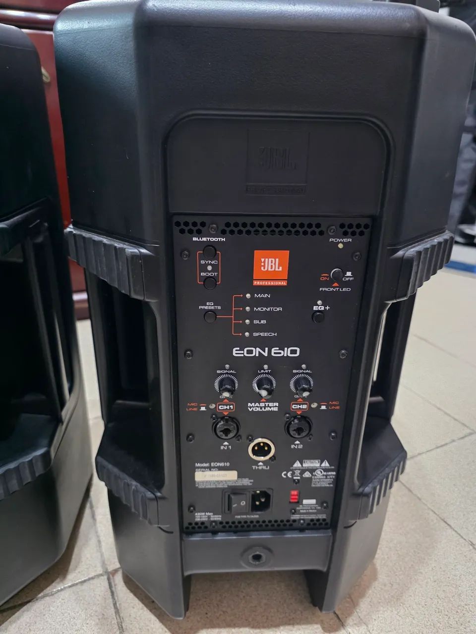 02 Caixas Ativas JBL EON 610 - Impecáveis - Foto 4