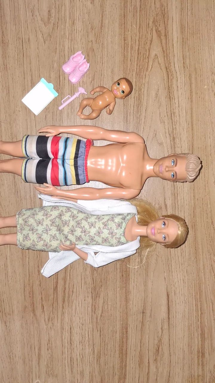 Lote Boneca Barbie e Ken + Mini Bebê e Acessórios  - Foto 2