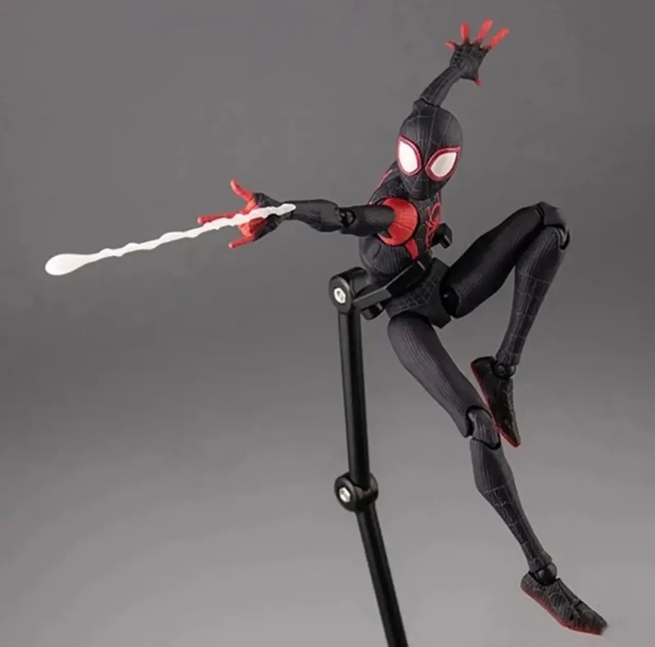 Action Figure Spider Man Miles Morales  - Foto 3