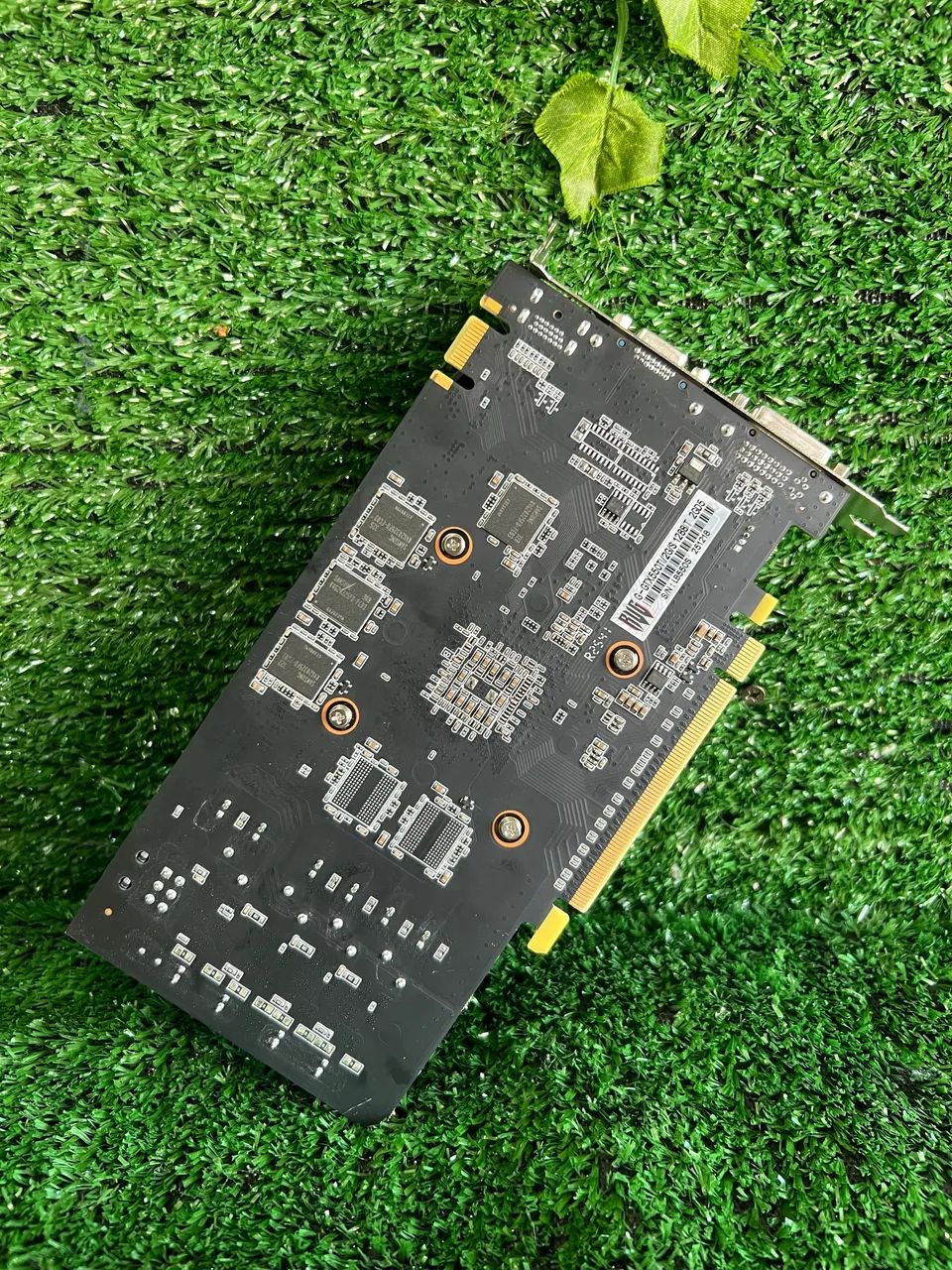 Placa de Vídeo GTX 550 Ti 2GB DDR5 - Foto 2