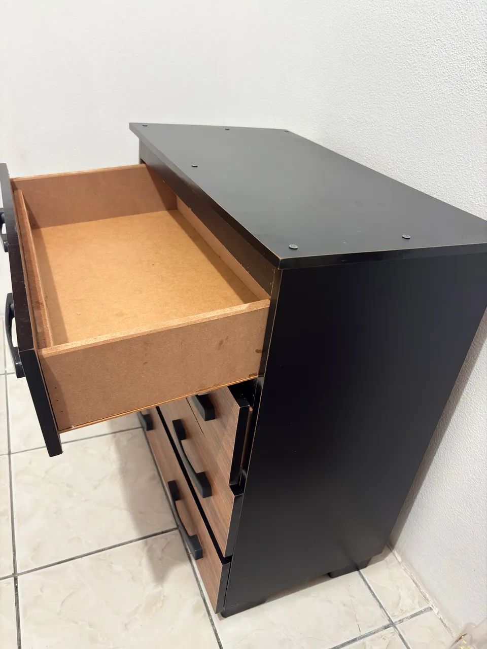 Cômoda 4 Gavetas Compacta (Preto e Rústico) - Já Montada! - Foto 4
