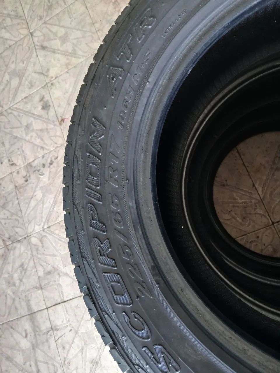 Vende-se esse  4 pneu semi novo