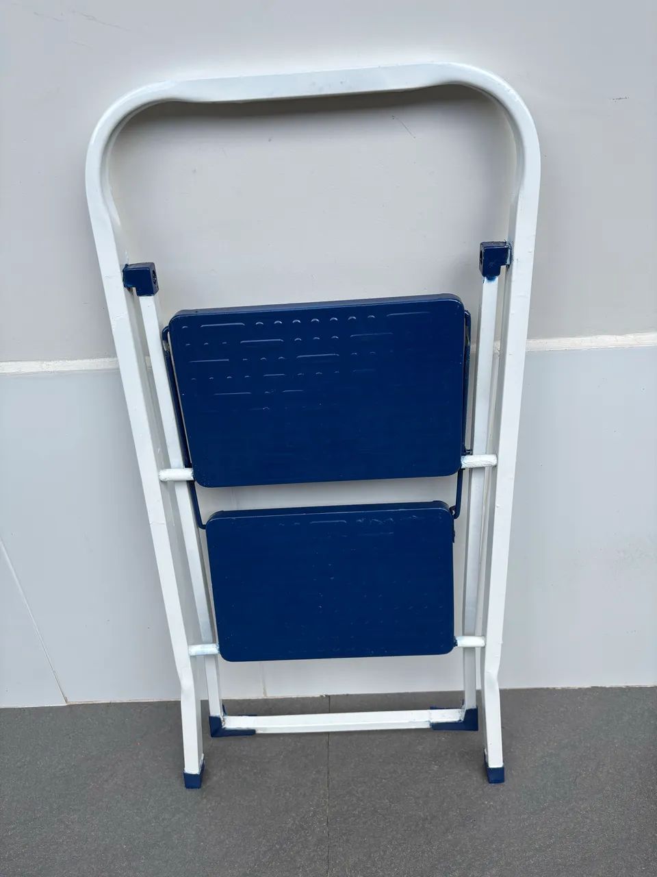 Escada em perfeito estado de conservação  - Foto 2