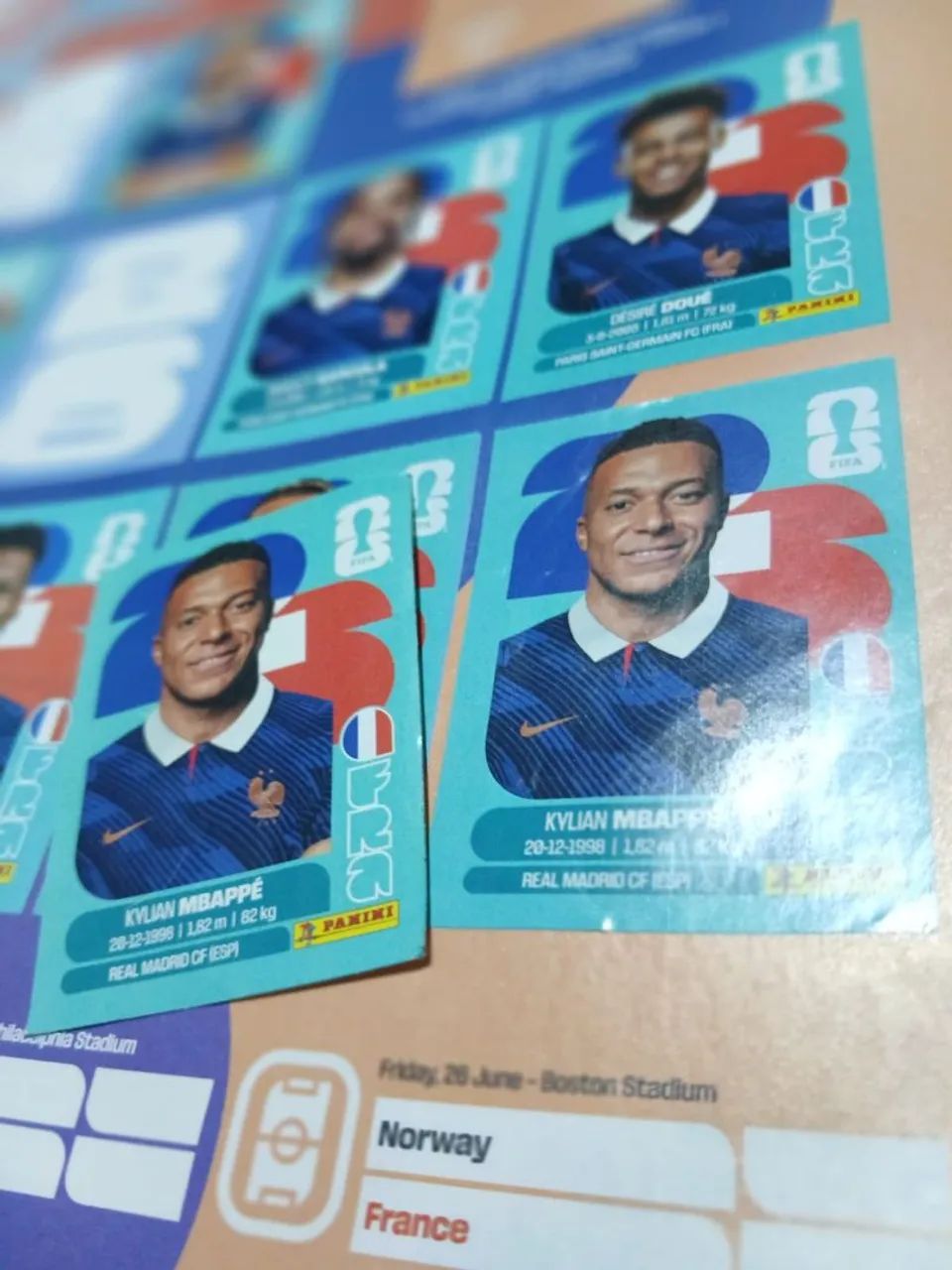 Figurinhas só Vini Jr e do Mbappé da copa do mundo 2026. - Foto 2