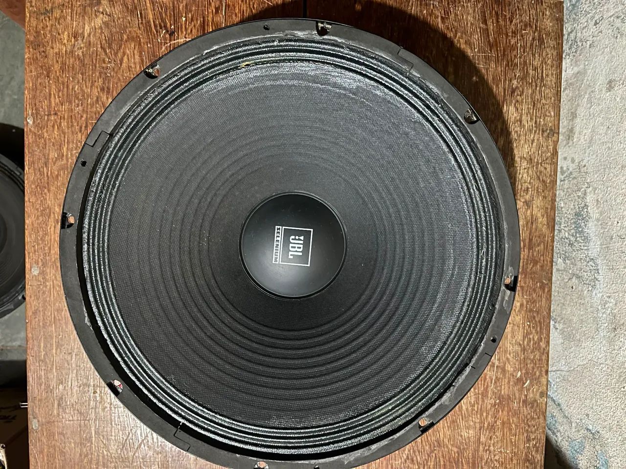 2 Alto Falantes de 15 polegadas 
