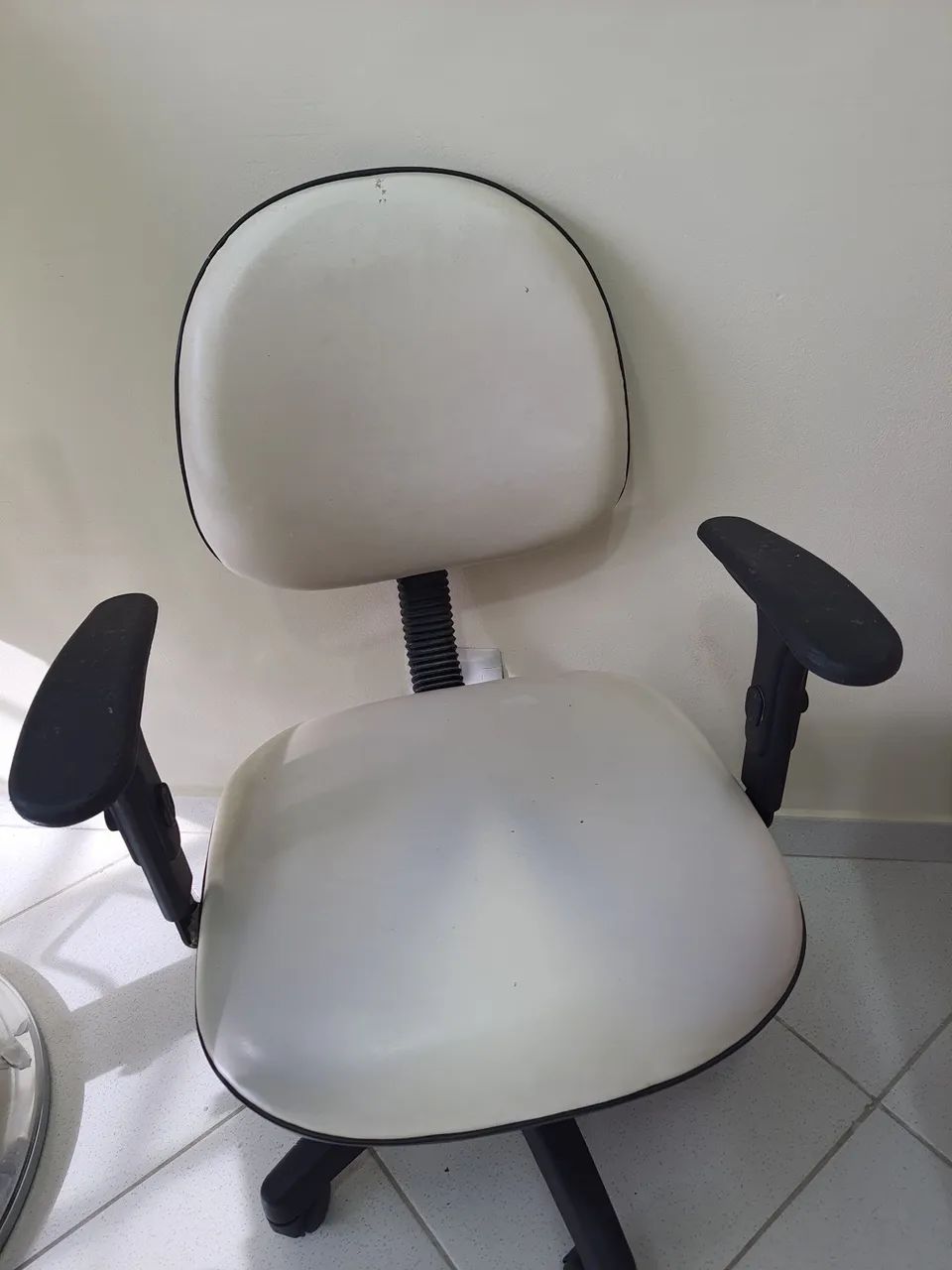 Vendo cadeira e mocho - Foto 3