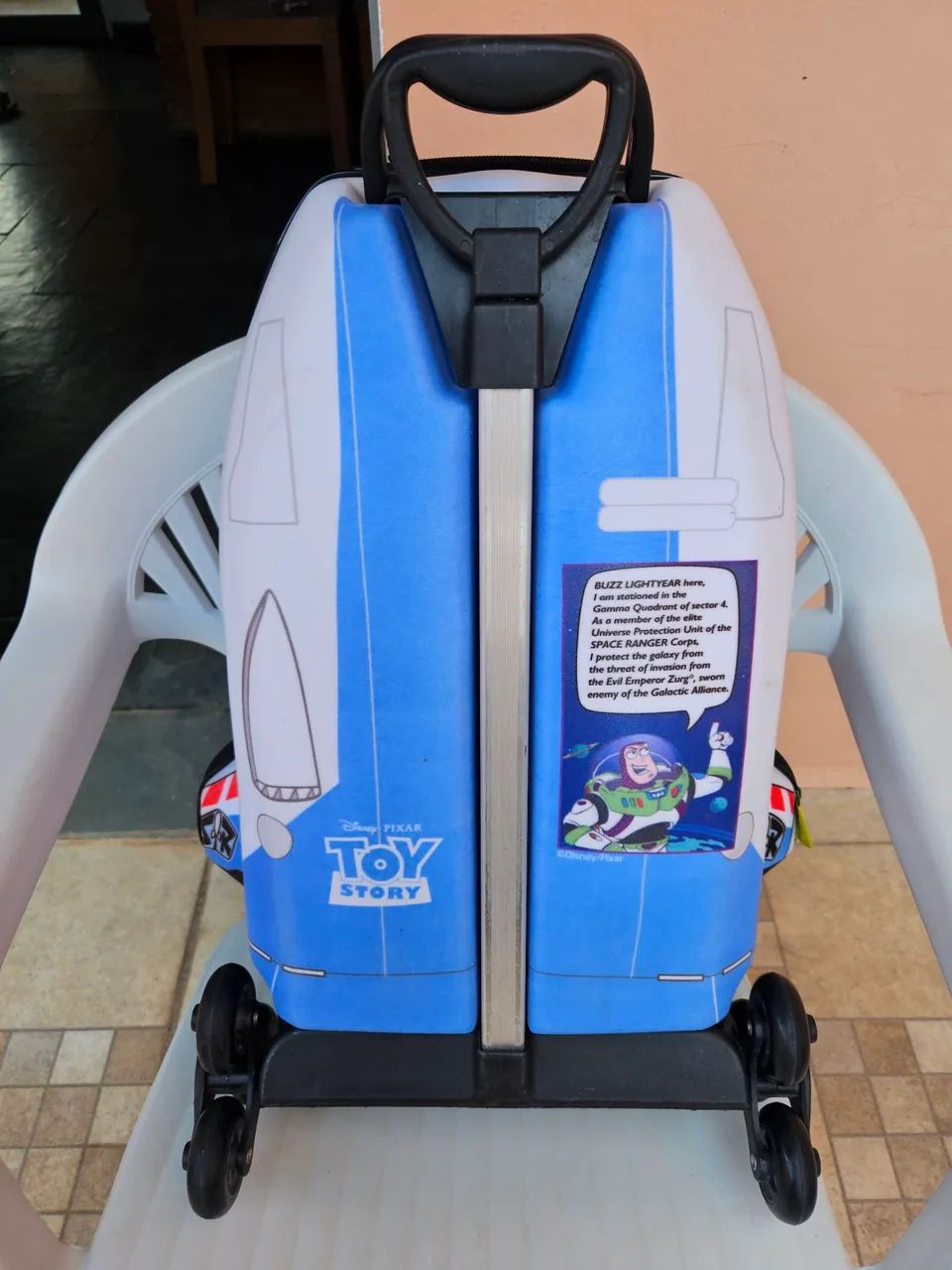Mochila Buzz Lightyear original com rodinhas  - Foto 5