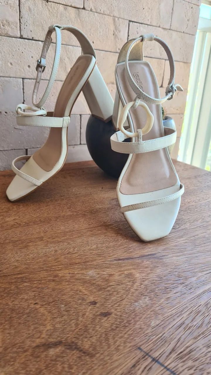 Sandália Lez a Lez Off-White - Tam. 36 - Foto 2