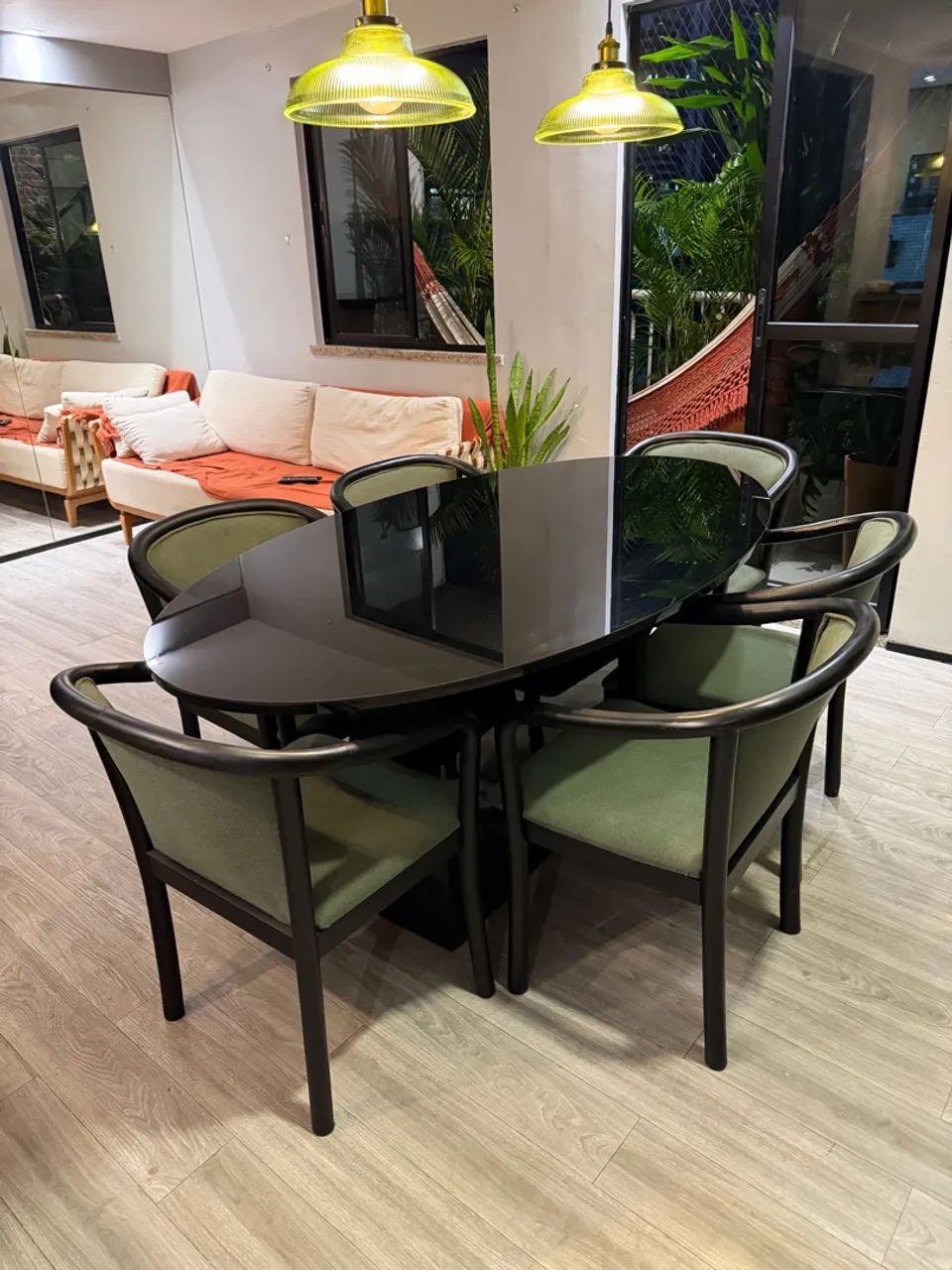 Mesa de jantar com 6 cadeiras 