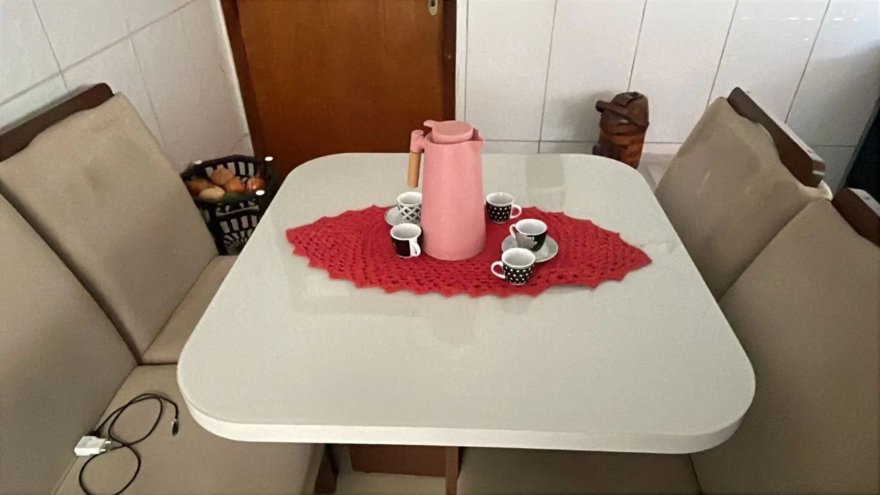 Mesa de jantar 4 lugares 