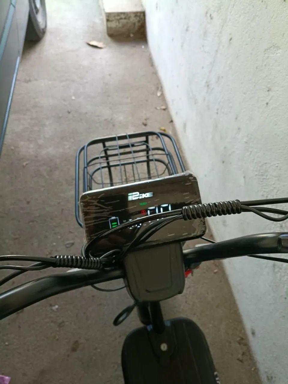 Bicicleta elétrica novíssima (praticamente zero) - Foto 2