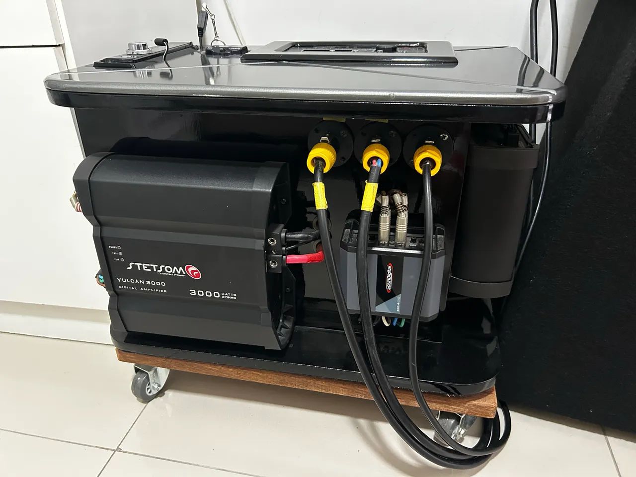 Amplificador Stetsom vulcan 2000w 2 ohms - Foto 2