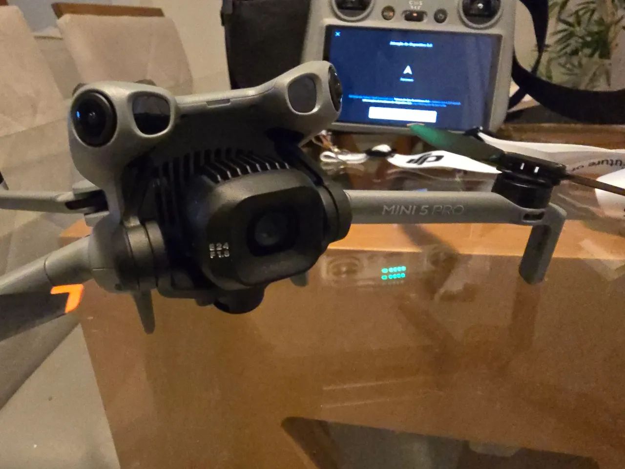 Drone DJI Mini 5 Pro + Controle com Tela (DJI RC2) + Uma Bateria