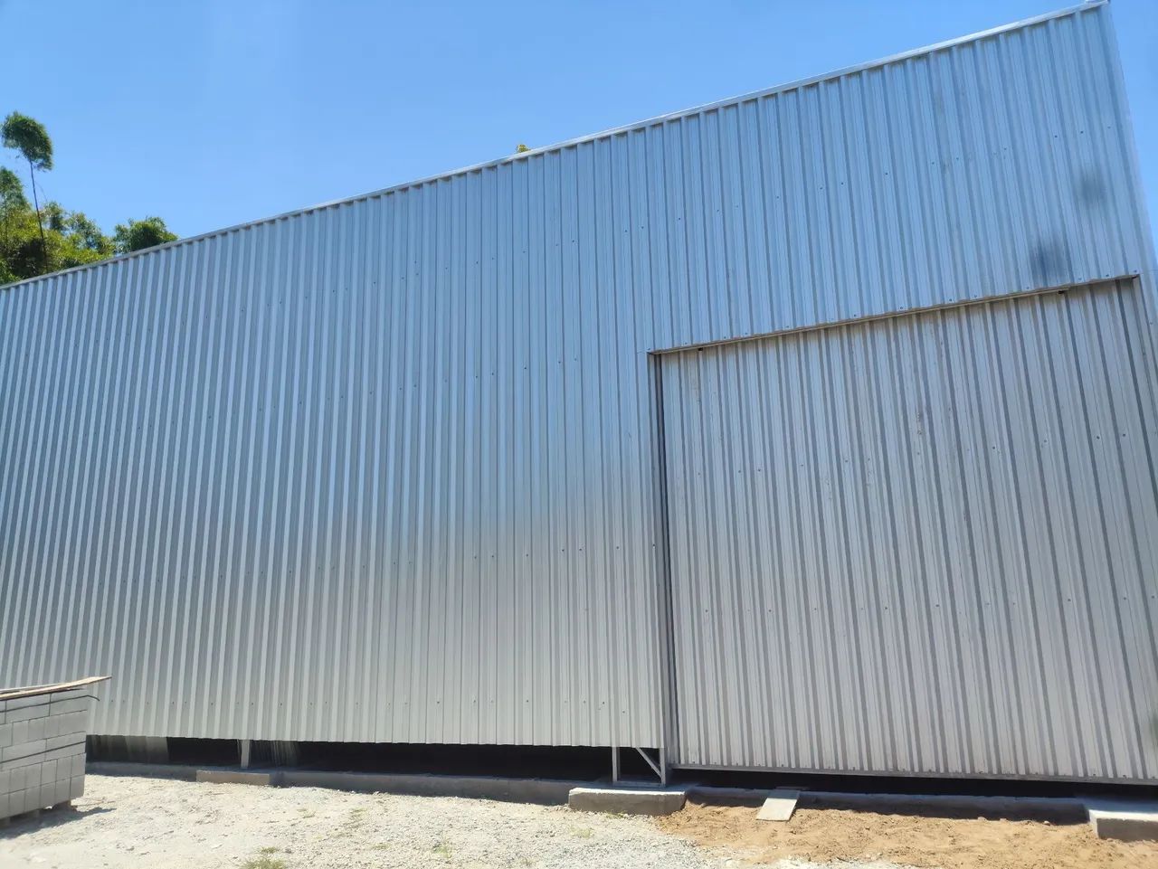 Alugo galpão no sul da ilha 