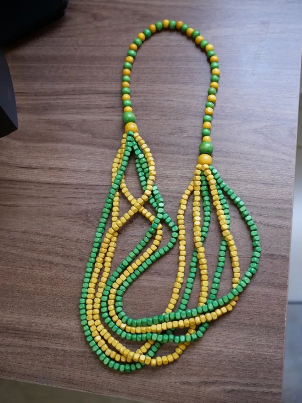 Maxi colar miçangas madeira artesanal Brasil