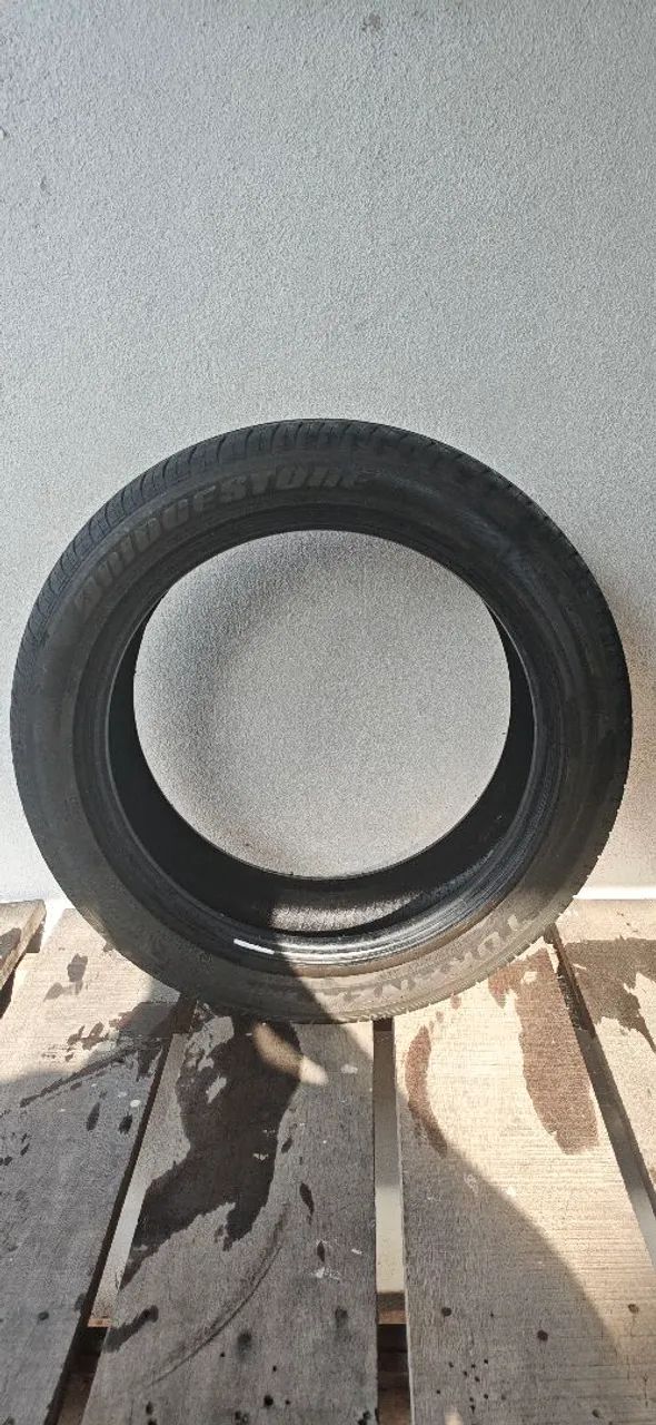 Pneus 215/50 R17.