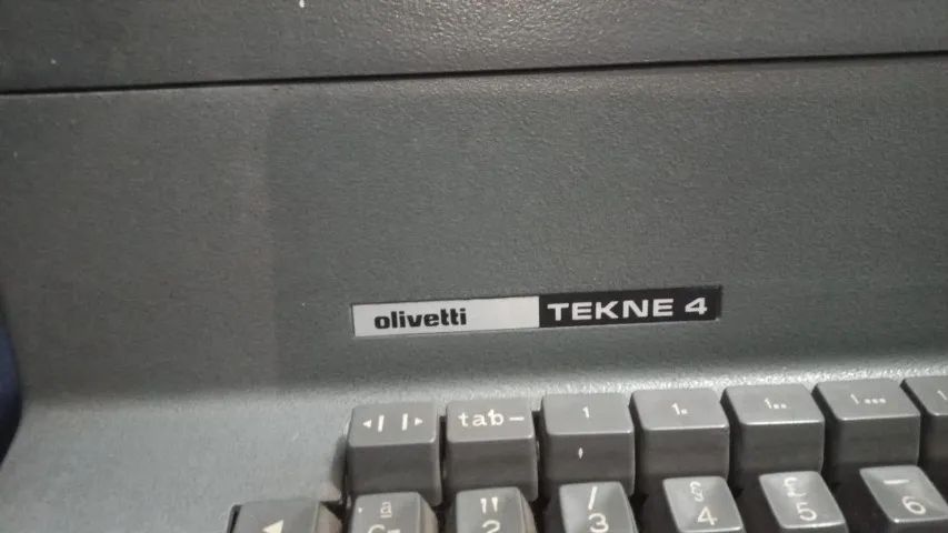 Maquina de escrever Olivetti eletrica - Foto 2
