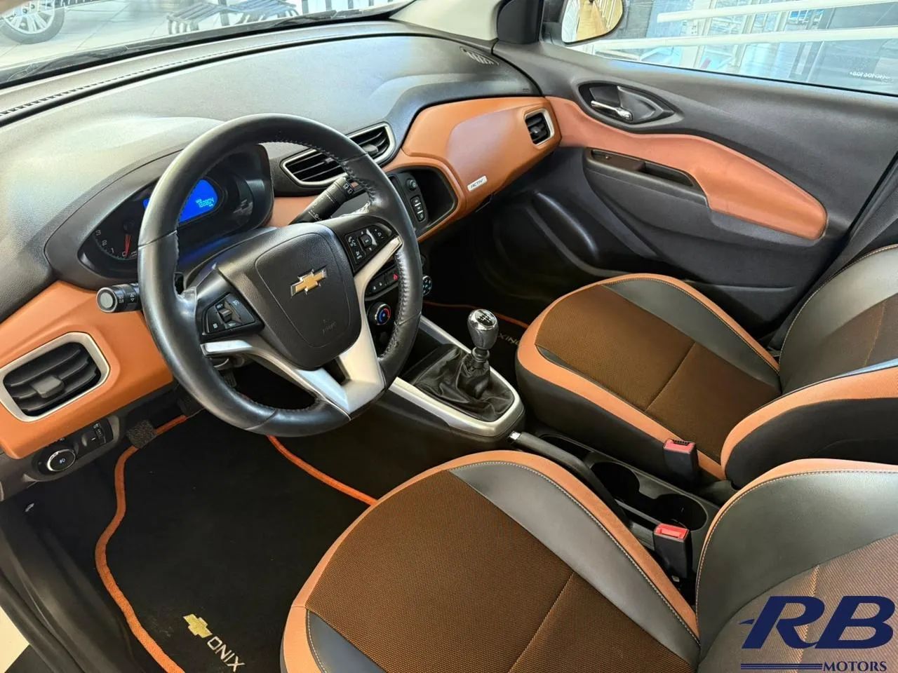 Chevrolet Onix Activ 1.4 8V Flex Mec. 4P 2017 - Foto 5