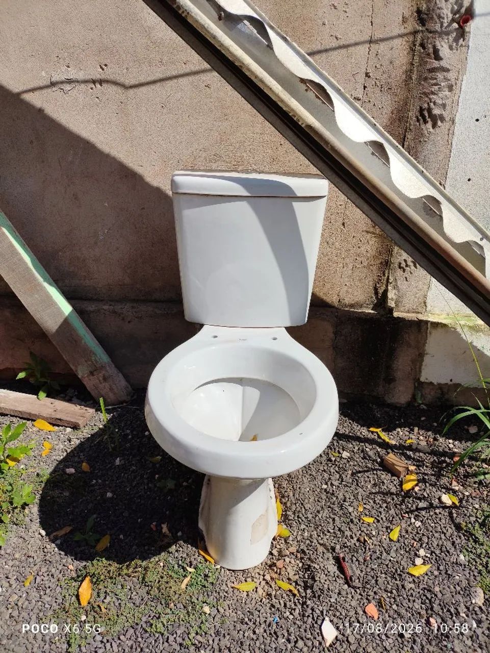 Vaso e caixa acoplada logasa