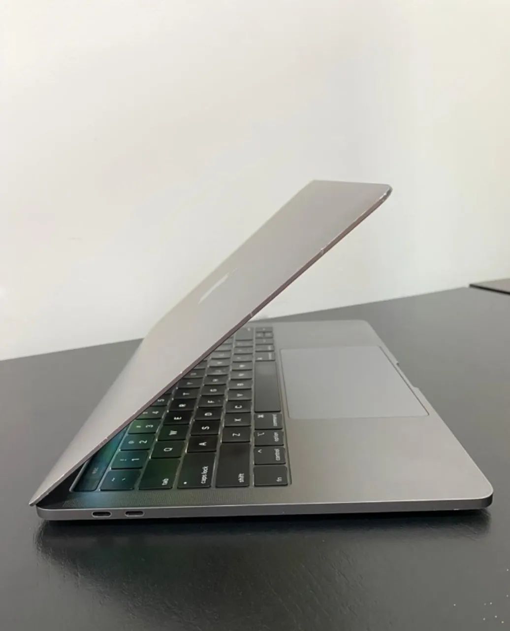 Apple Macbook Pro 2019 Touchbar 8GB RAM 256SSD - Notebooks