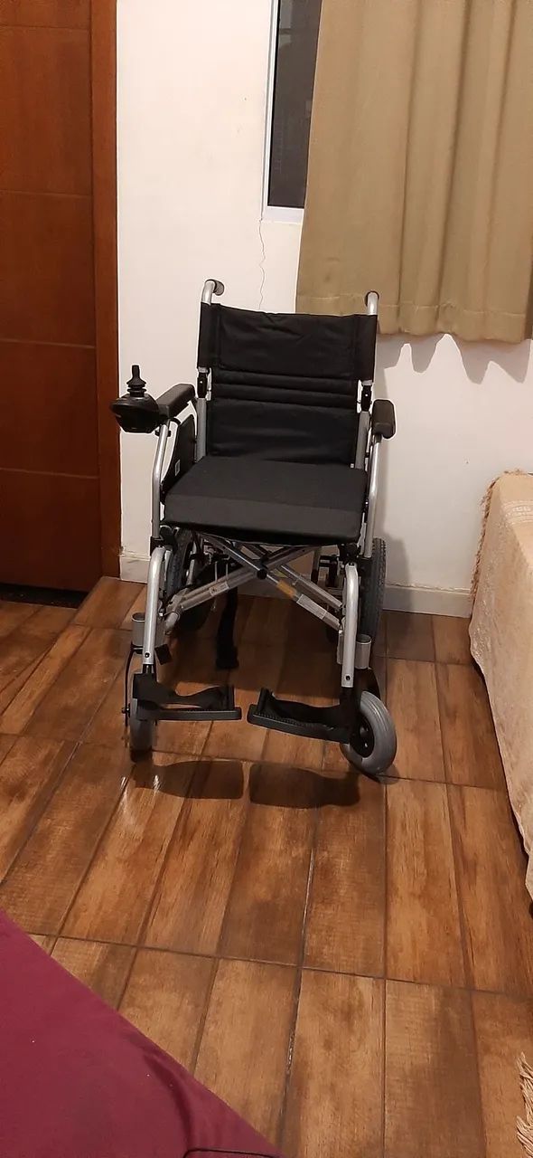 Cadeira de rodas motorizada  - Foto 4