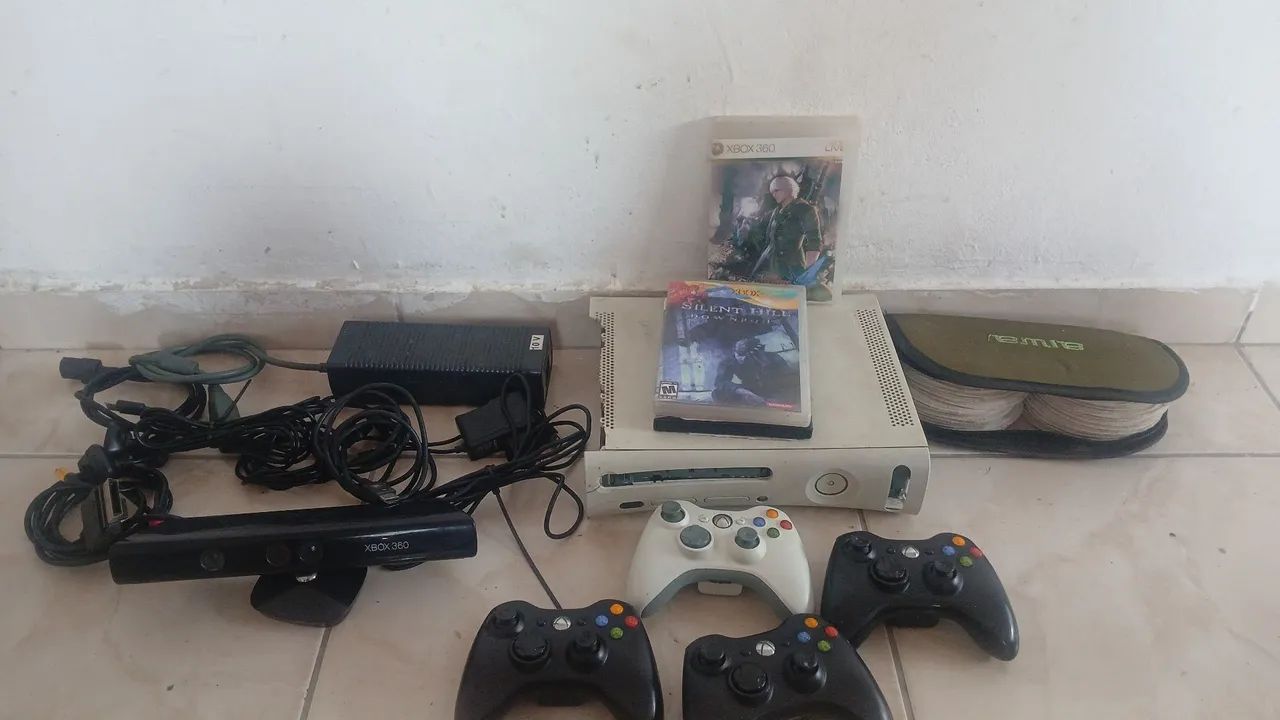 Xbox 360 arcade com avarias na carcaça 