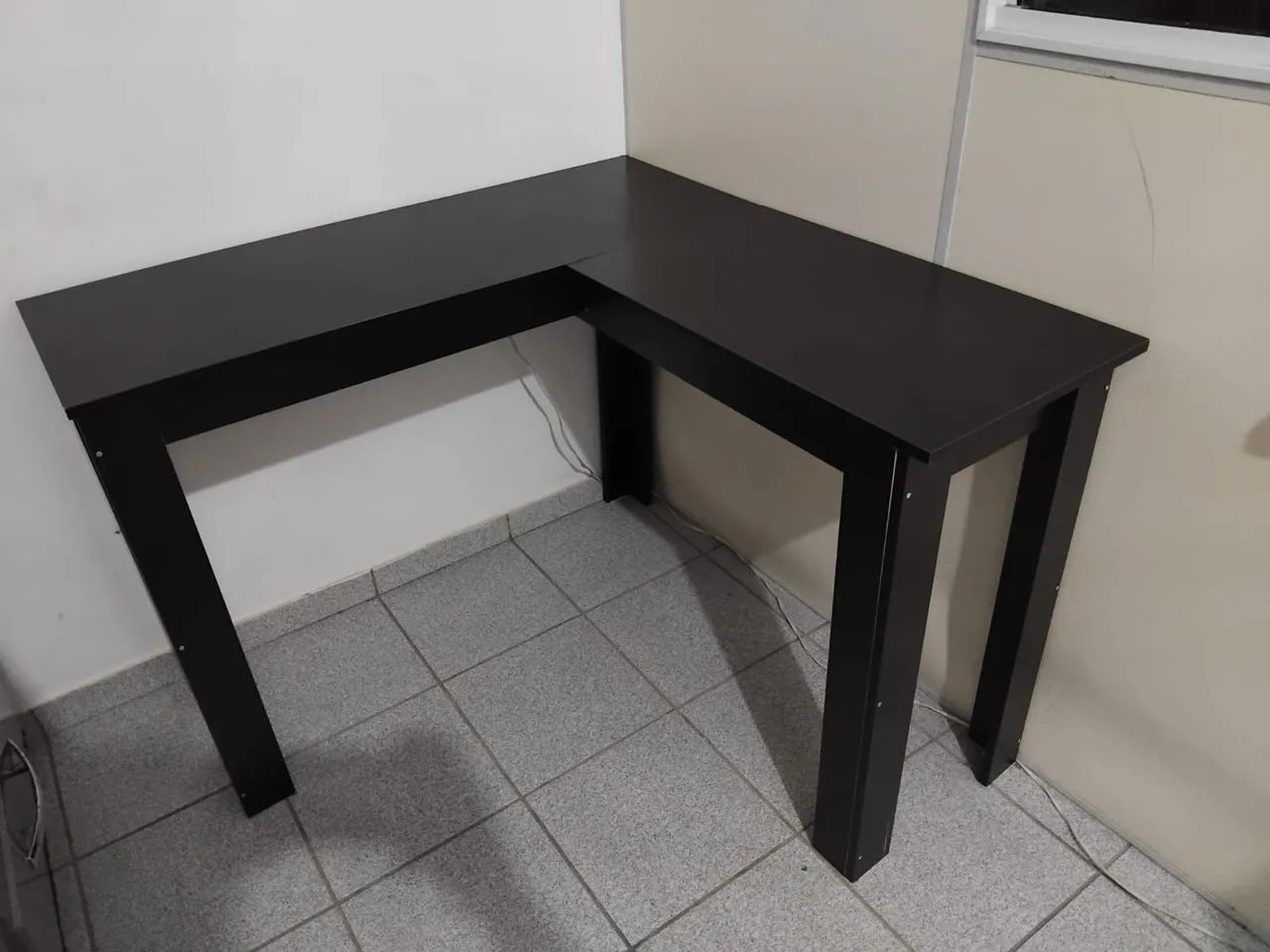 Mesa em L pequena em ótimo estado  - Foto 2