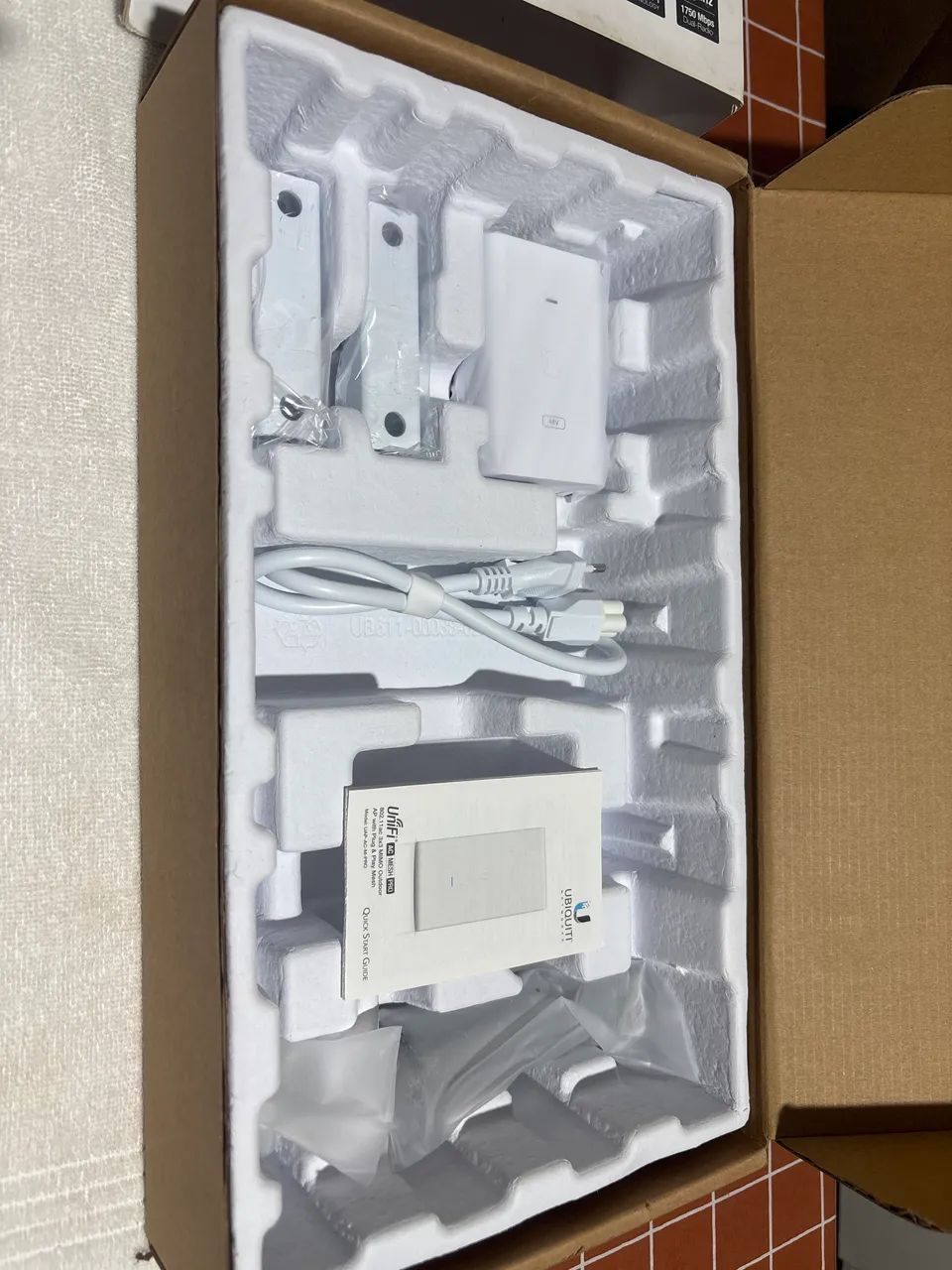 Access Point Unifi Mesh 2,4/5GHZ 1300 MBPS - UAP-AC-M-PRO - Foto 2