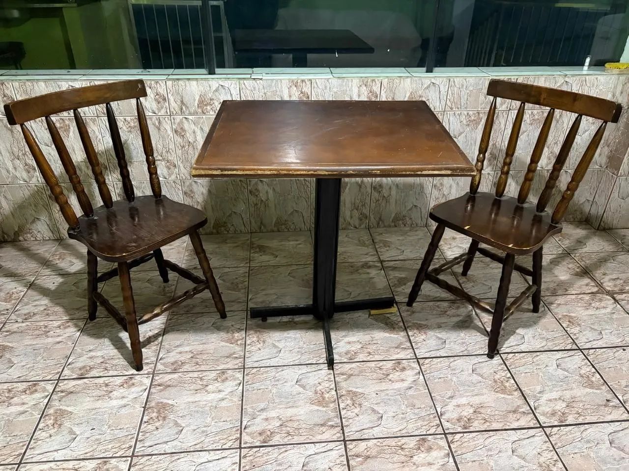 Mesa madeira 2 cadeiras