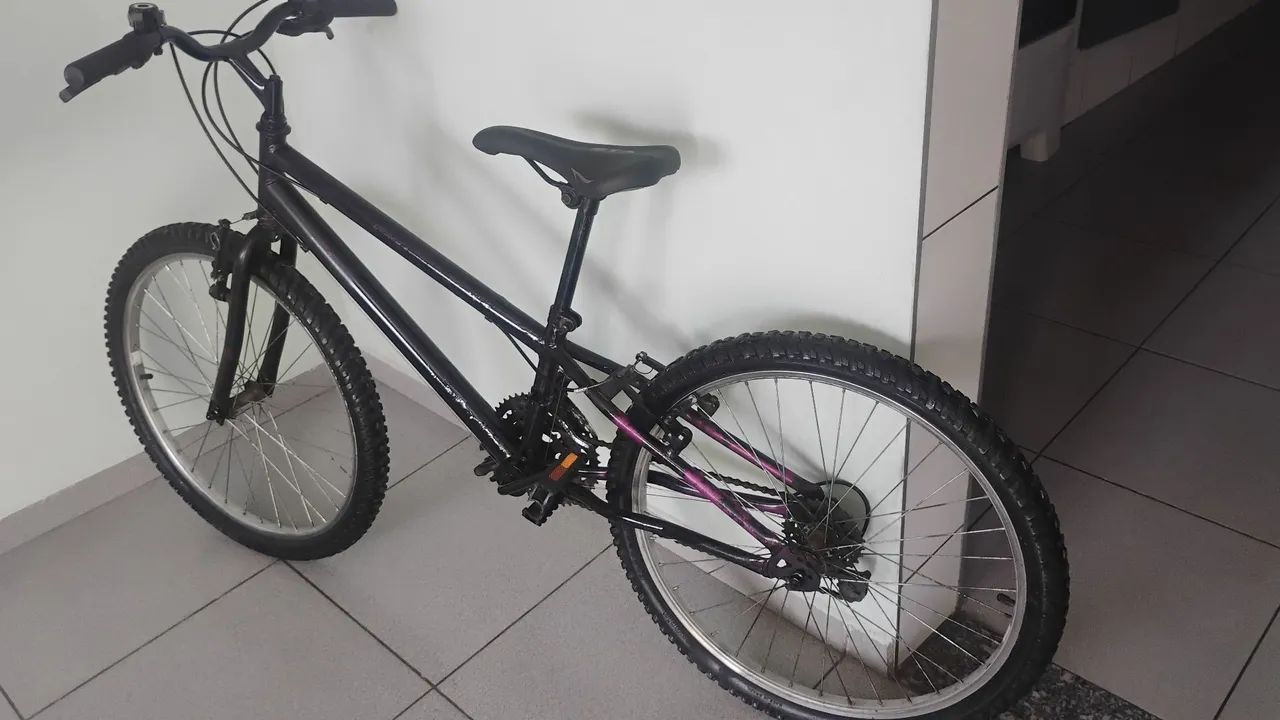 Bicicleta Aro 24 com Marchas - Boa Conservação - Foto 4