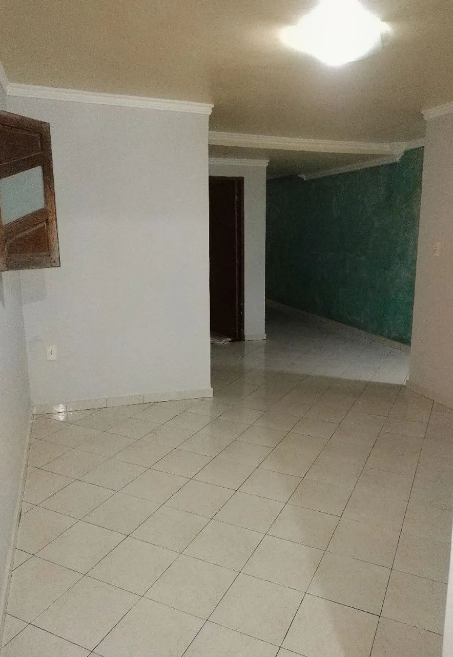 Apartamento centenário - Grande com quintal + caução 