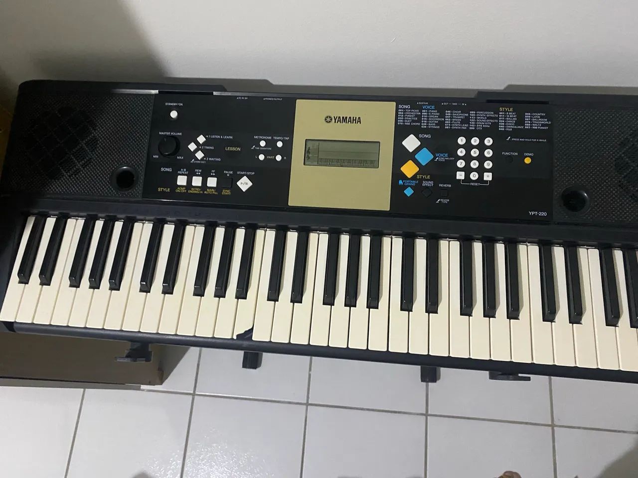 Vendo Teclado Yamaha -YPT-220 