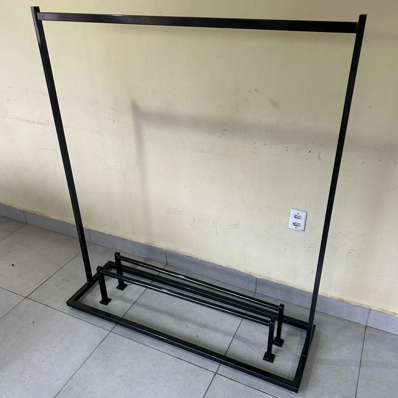 ARARA DE ROUPA 