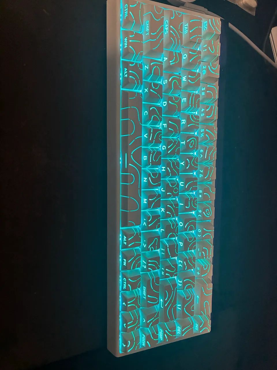 Teclado magnético AULAHERO68HE
